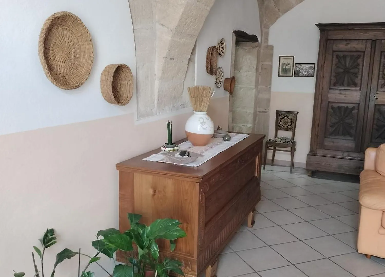 Hotel La Casa Rossa Riola Sardo 0*,  Italia